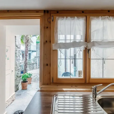 Casa Edera By Quokka 360 - Romantic Wooden House Appartement Solduno