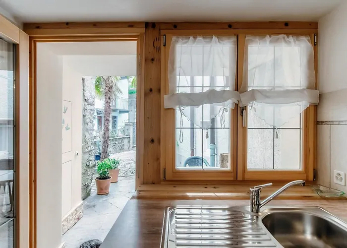 Casa Edera By Quokka 360 - Romantic Wooden House 아파트 Solduno